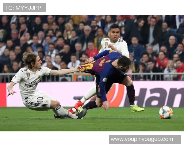 巴萨硬碰硬战胜马竞以三分优势超越皇马登顶西甲